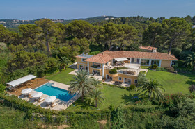 VILLA CONTEMPORAINE DE PRESTIGE