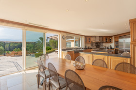 VILLA CONTEMPORAINE DE PRESTIGE