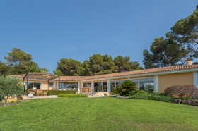 VILLA CONTEMPORAINE DE PRESTIGE
