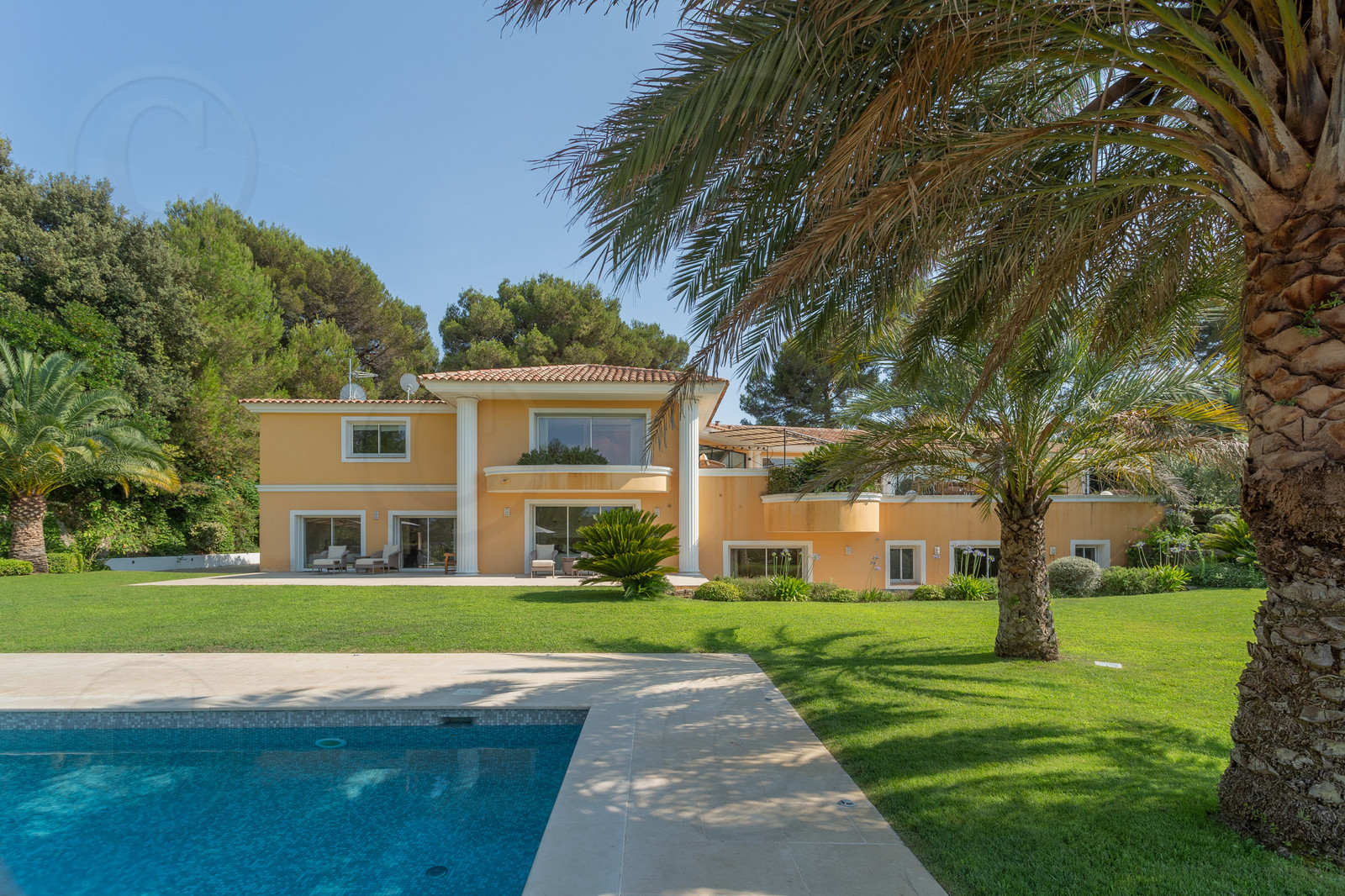 VILLA CONTEMPORAINE DE PRESTIGE