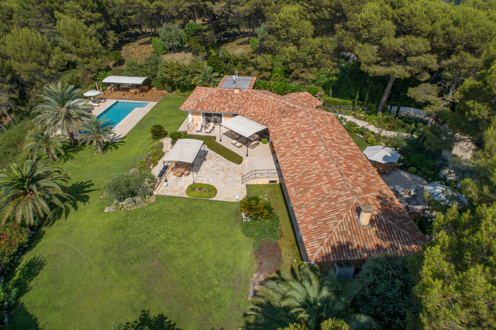 VILLA CONTEMPORAINE DE PRESTIGE