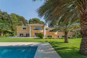 VILLA CONTEMPORAINE DE PRESTIGE